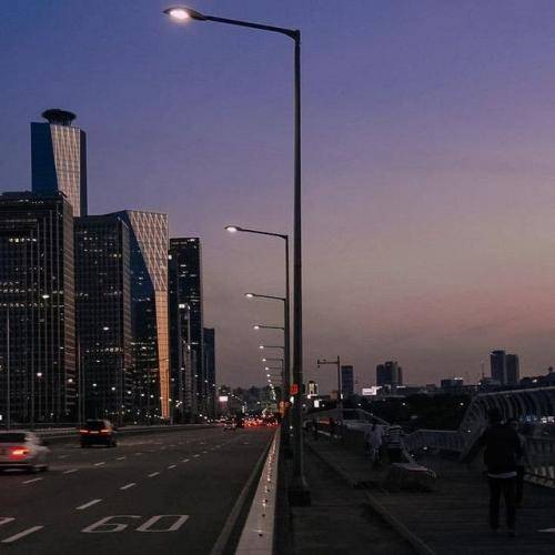 در گوشا من دارم من به بوت عادت