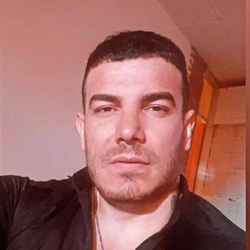 فرهاد فرهادی پرچمدار