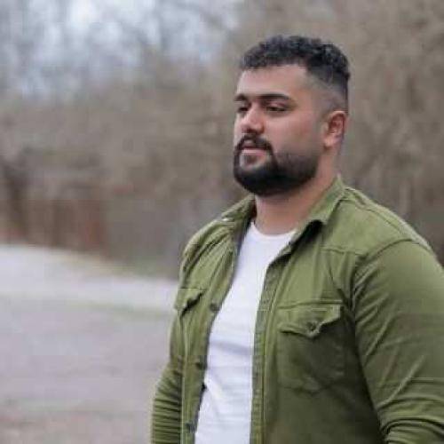 بهنام حسن زاده چش رنگیه منم مشکیه مگه رنگ نیه