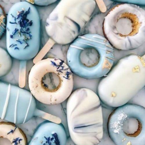 خودت بمون اگه با بقیه فرق داری شبا وقتی همه خوابن