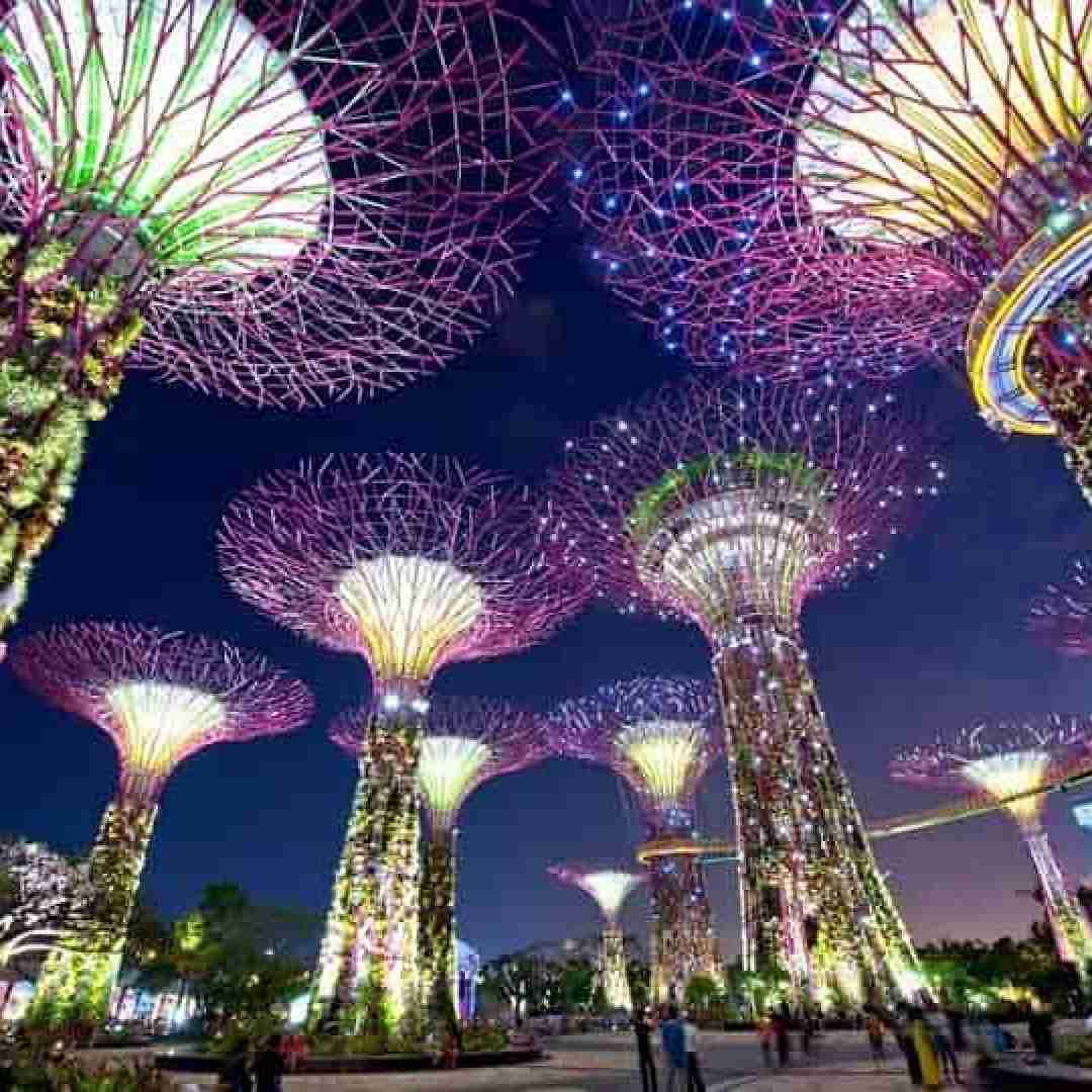  دوباره بارونه تو بیا زیر چتر سیاه همین نزدیکیام عشق نازم