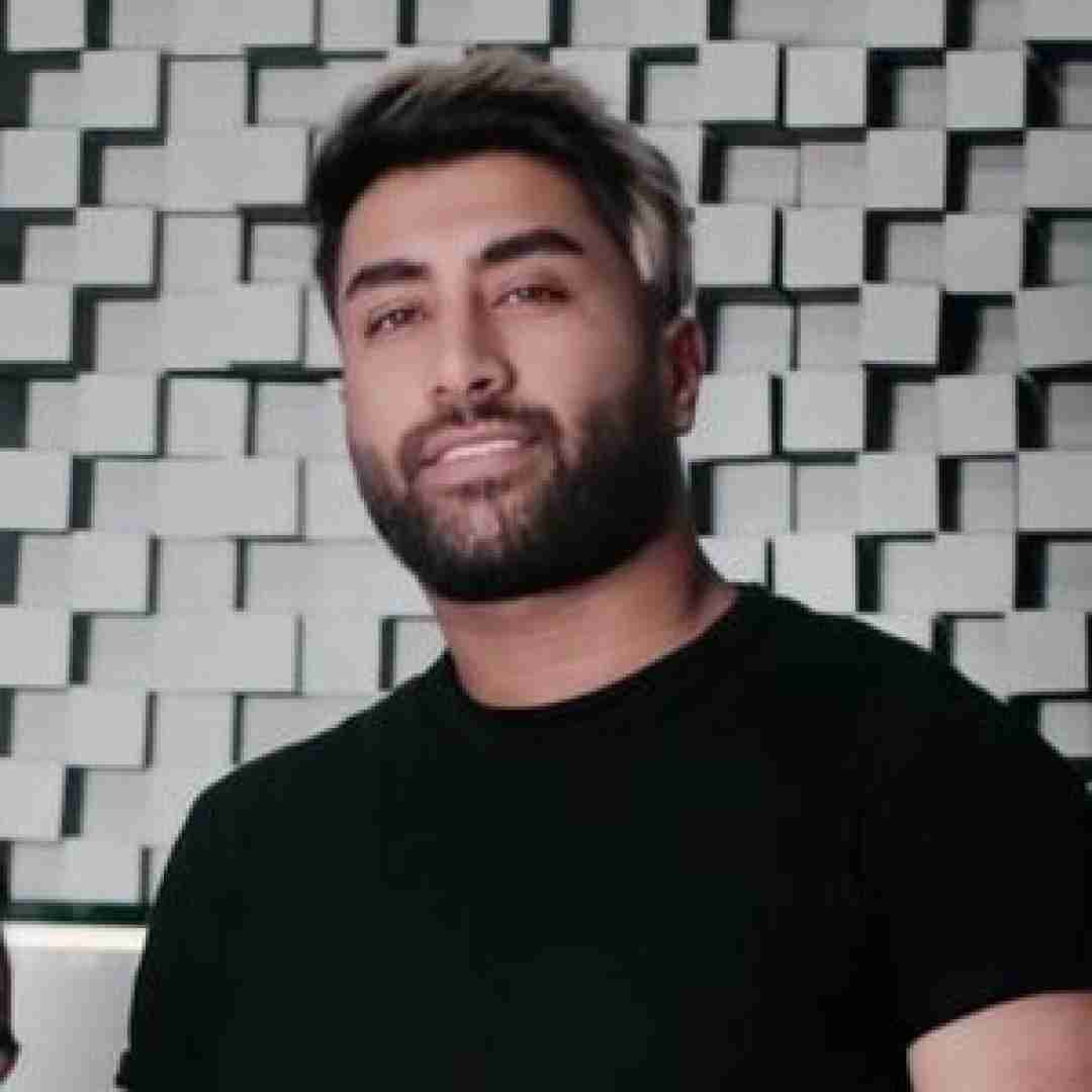 علی رمضانپور من یسار وچومه یار مه نظر یمینیه