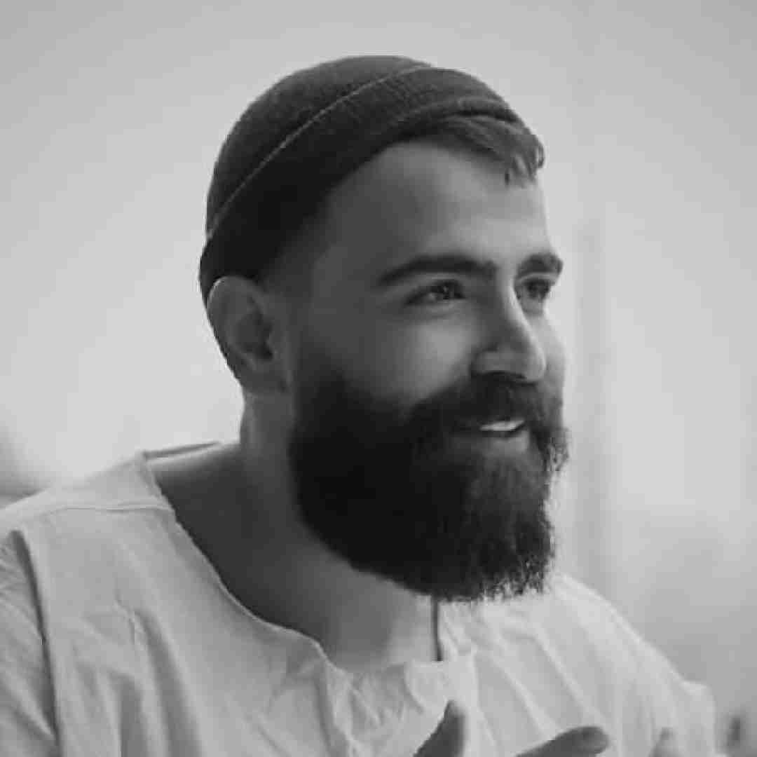 معین زد قده پنجره ی تو اتاقم آسمون دارم