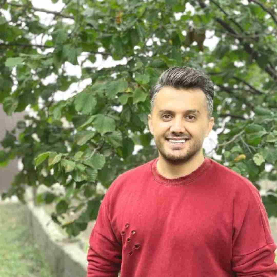  مستی قشنگه ولی با آدمش از ابی عالی زنده خوانی با گیتار