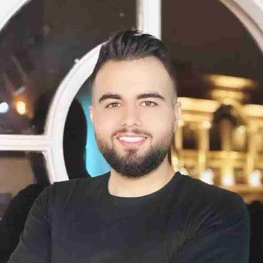شاهین بنان آغوش گرمت میبره بغض صدامو مادر تا دعات پشت سرم باشه