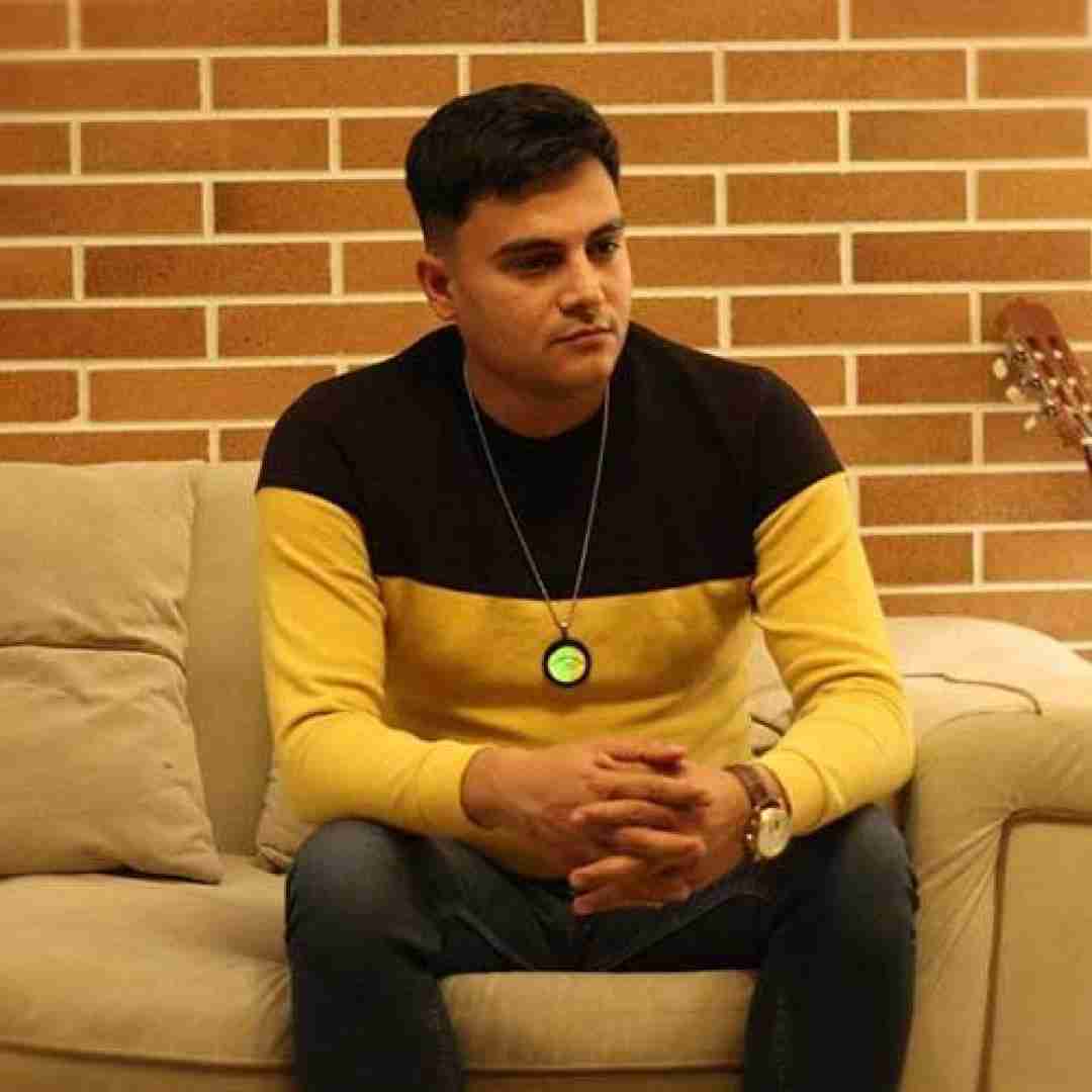 رامین کرمی بغل