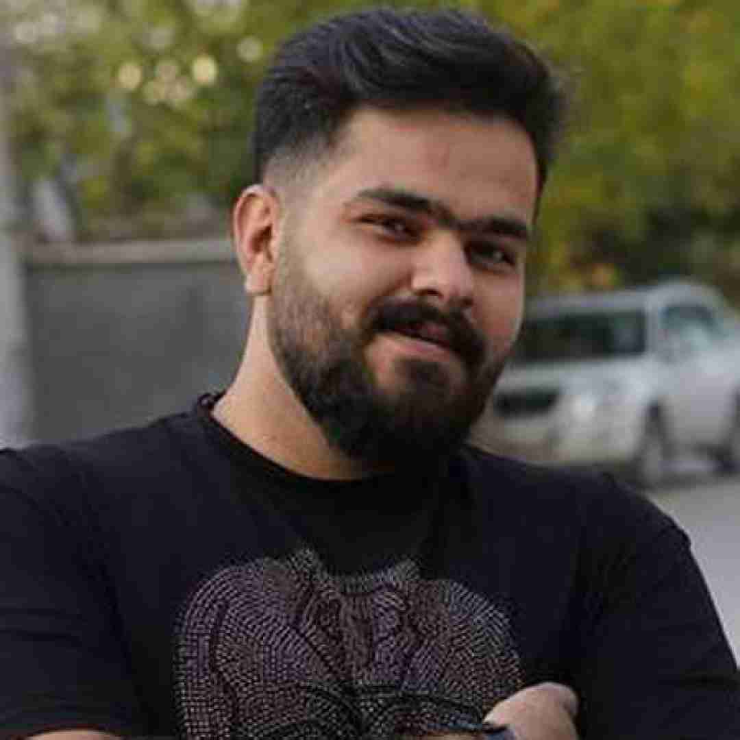مهدی شریفی کت شلوار مشکی دکمه سالاری
