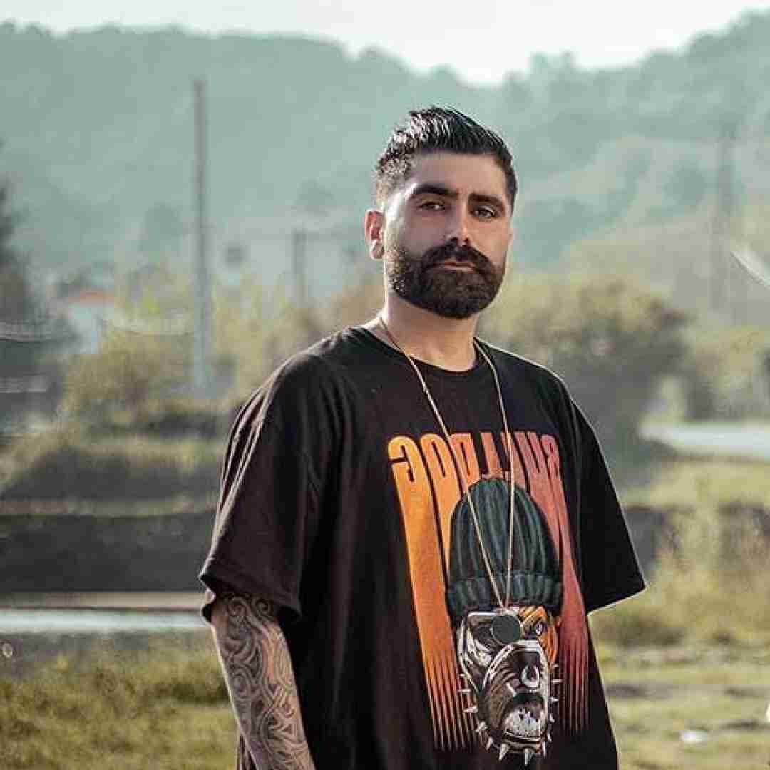 نیما گلنژاد من هنوز نمردمه غم تی صدا دره