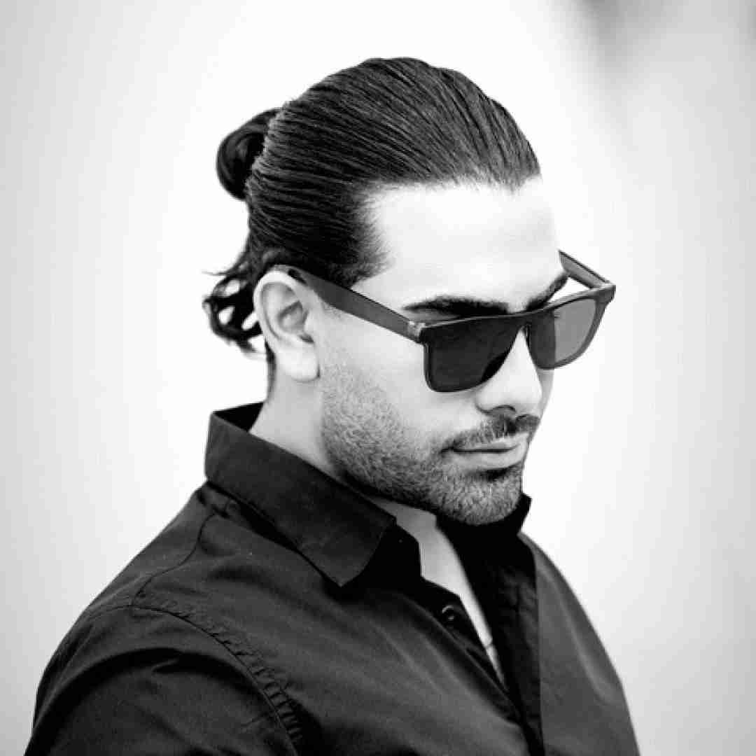مجید رضوی میاد اسمم روی لبت دستمو میکنم من بالشت