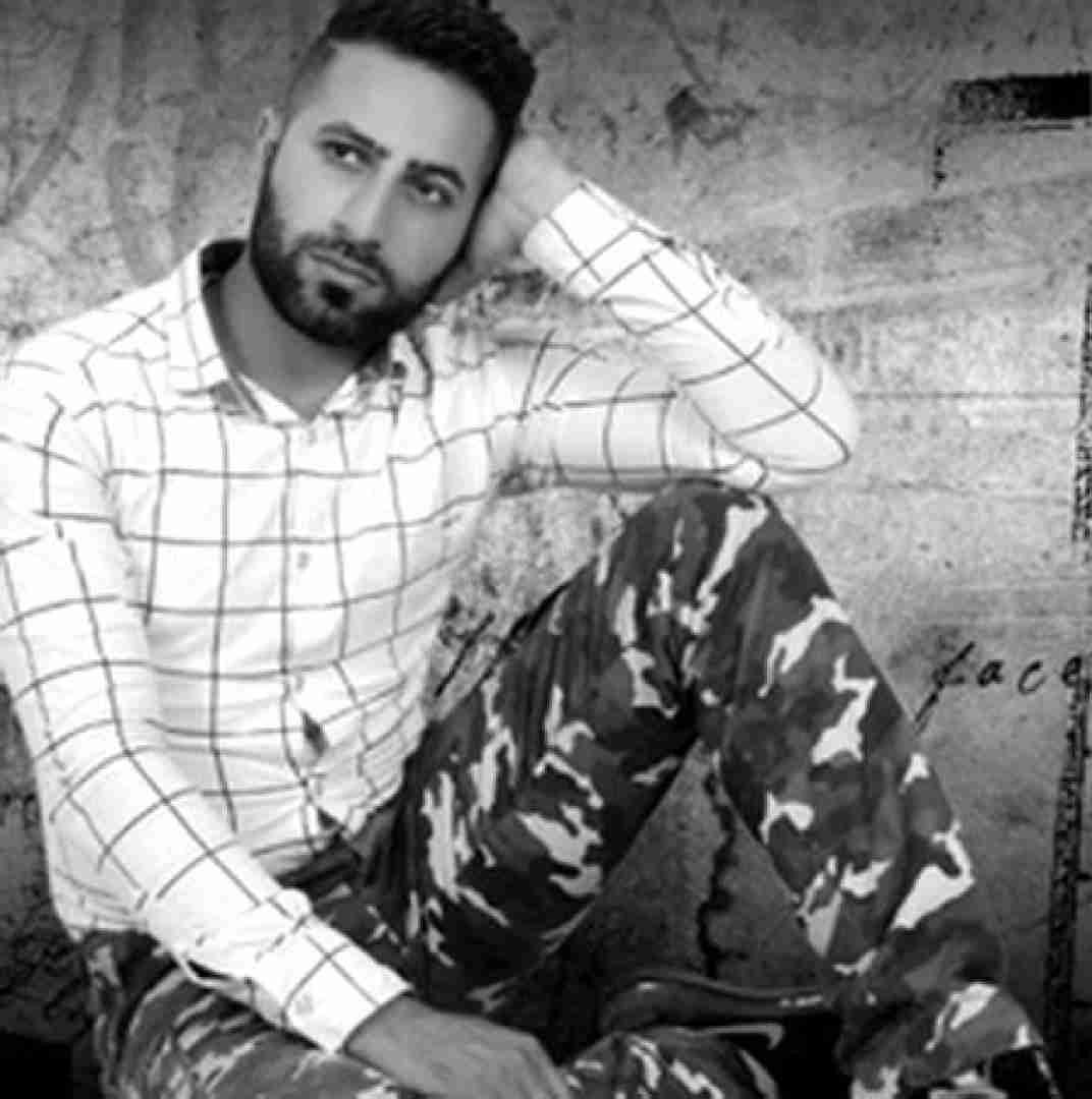 وحید مرادی تی پرچمه تو هر جمعی که درمه بالا دارمه همیشه