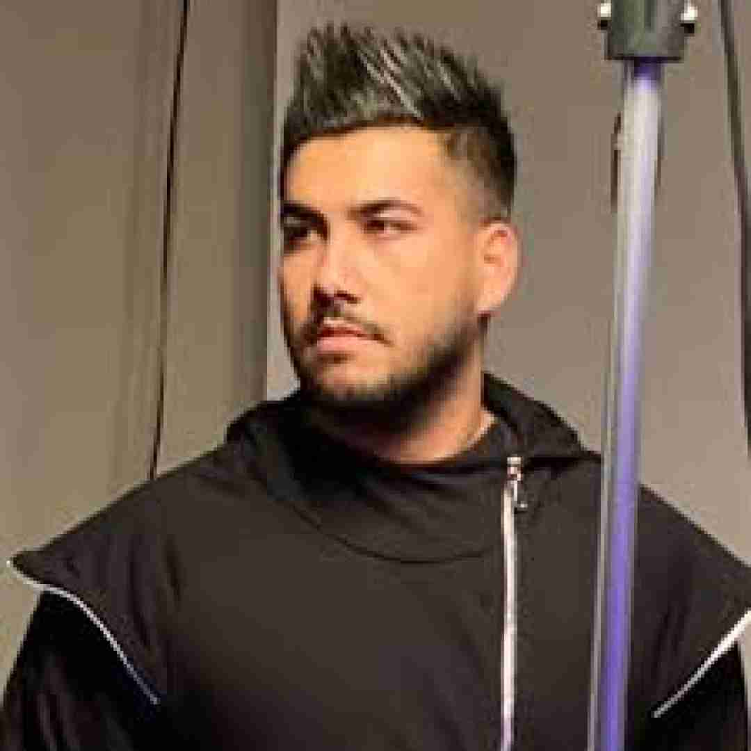 وحید دانشور آرامش دریا چقدر هم قد آغوشت شده