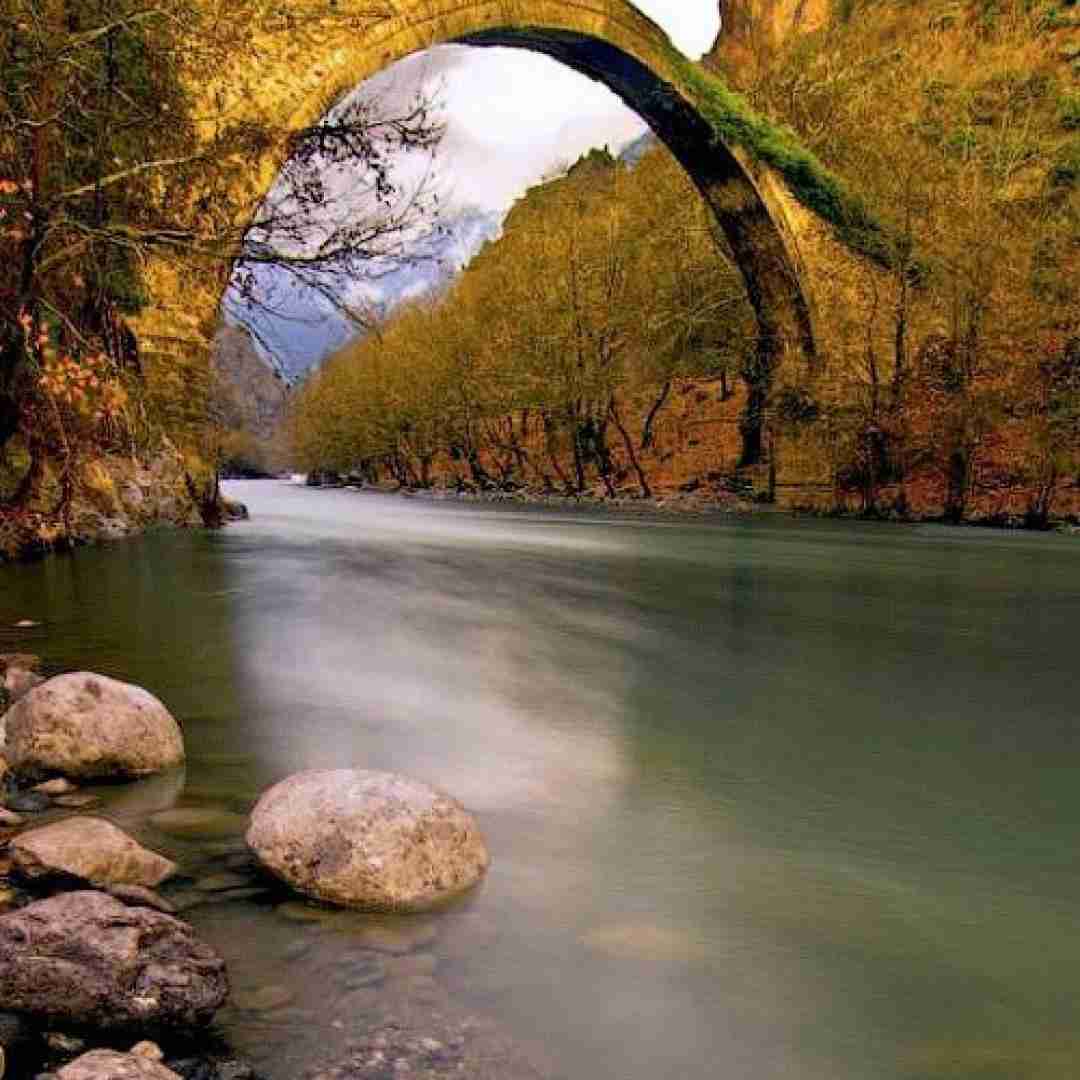  دو تا خط اینور دو تا خط اونور هنوز جوونم