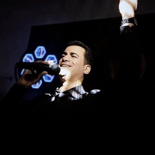 دانلود آهنگ هنوزم جای انگشتات روی برگای گلدونه از مسلم فتاحی